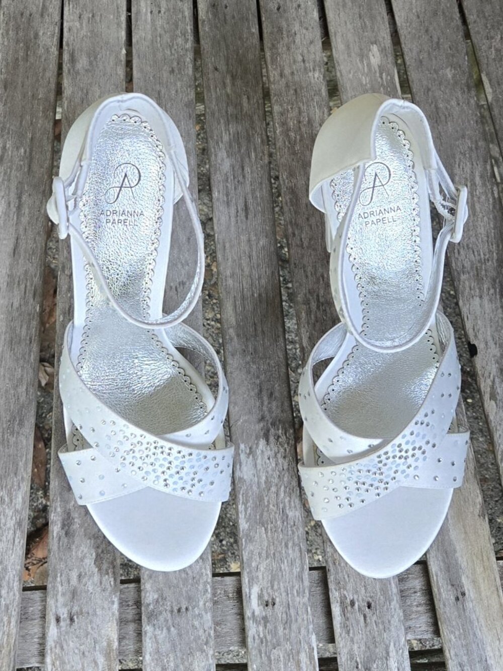 New ADRIANNA PAPELL Maddy White Satin Rhinestone Wedding Heels Shoes 10